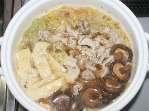 簡単☆ヘルシー鍋料理☆乾燥湯葉の中華風鍋